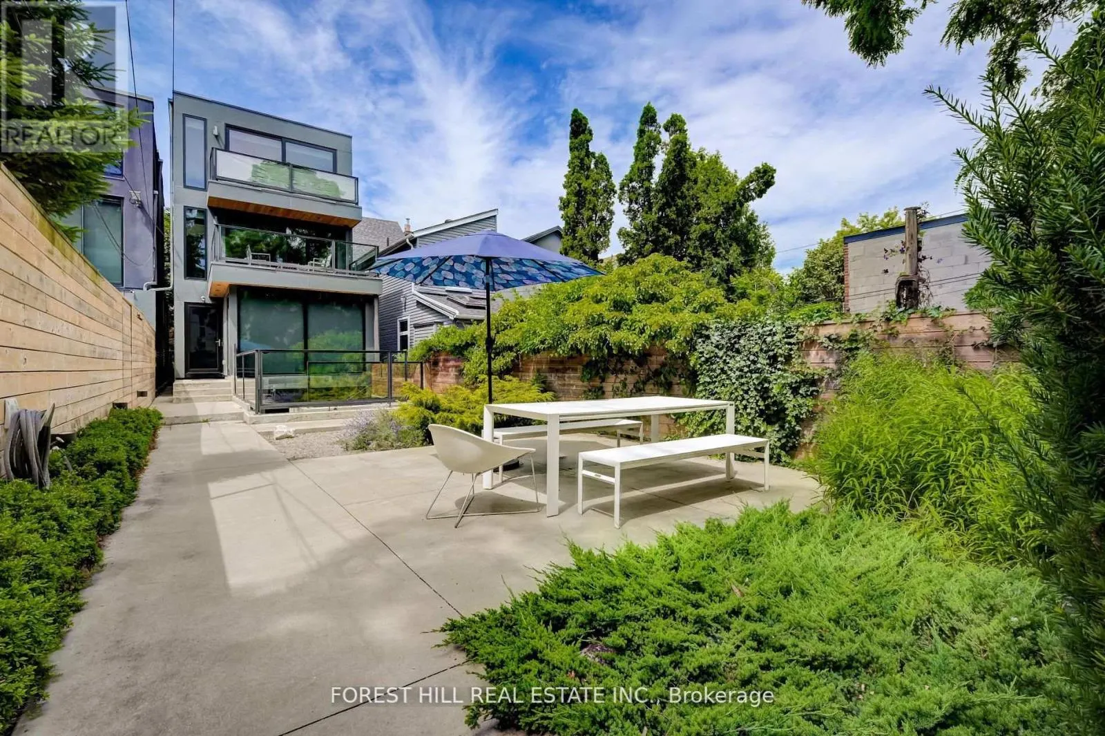4 - 117 ROBERT STREET