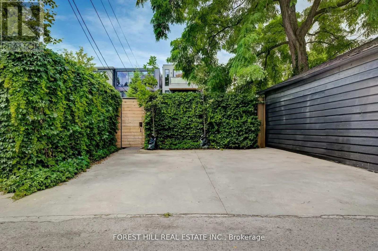 4 - 117 ROBERT STREET