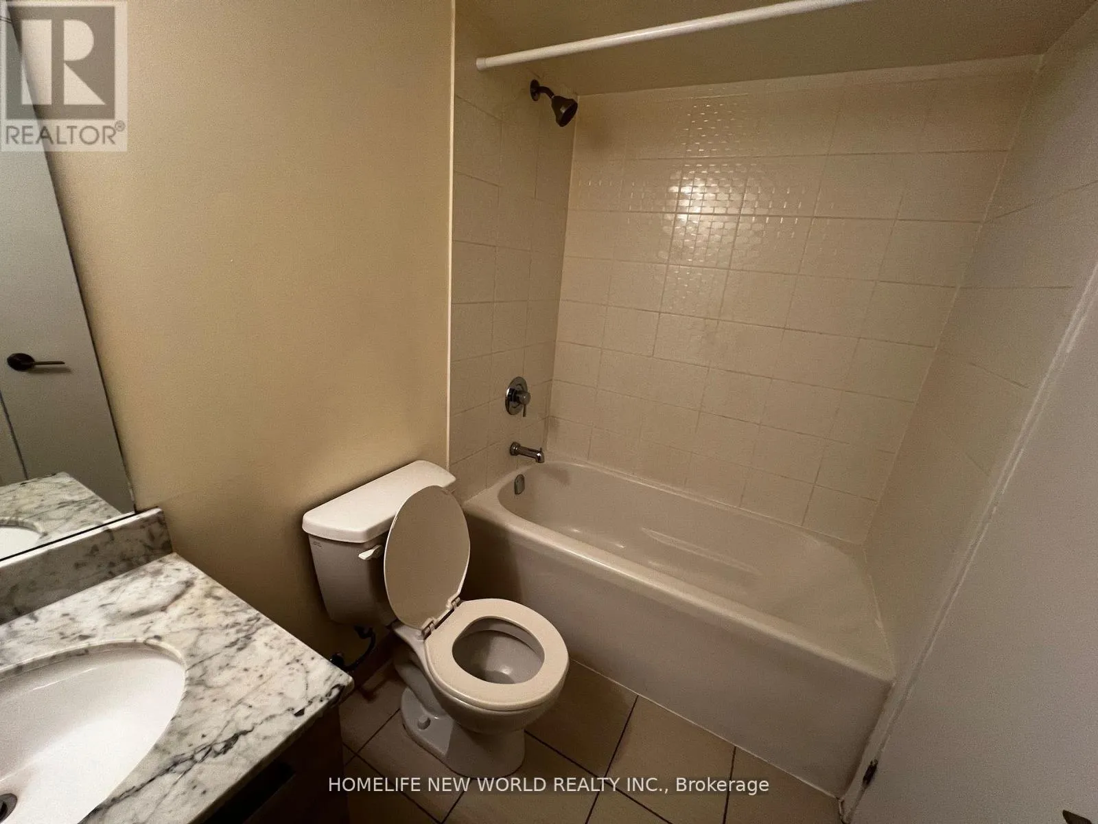 1807W - 36 LISGAR STREET