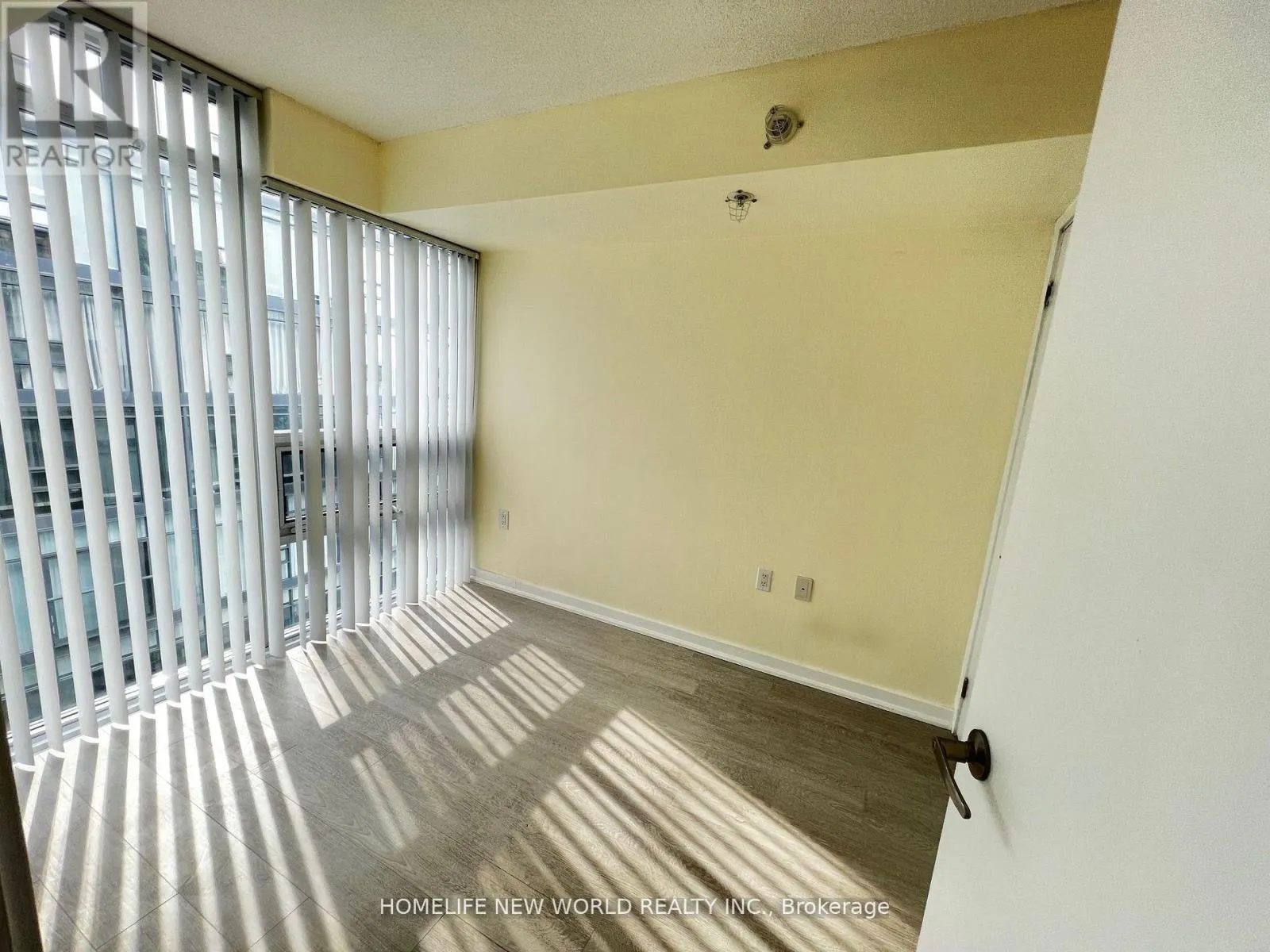 1807W - 36 LISGAR STREET