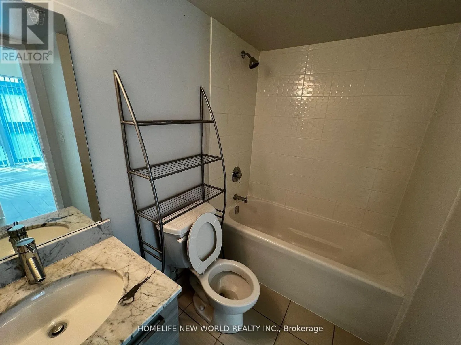 1807W - 36 LISGAR STREET