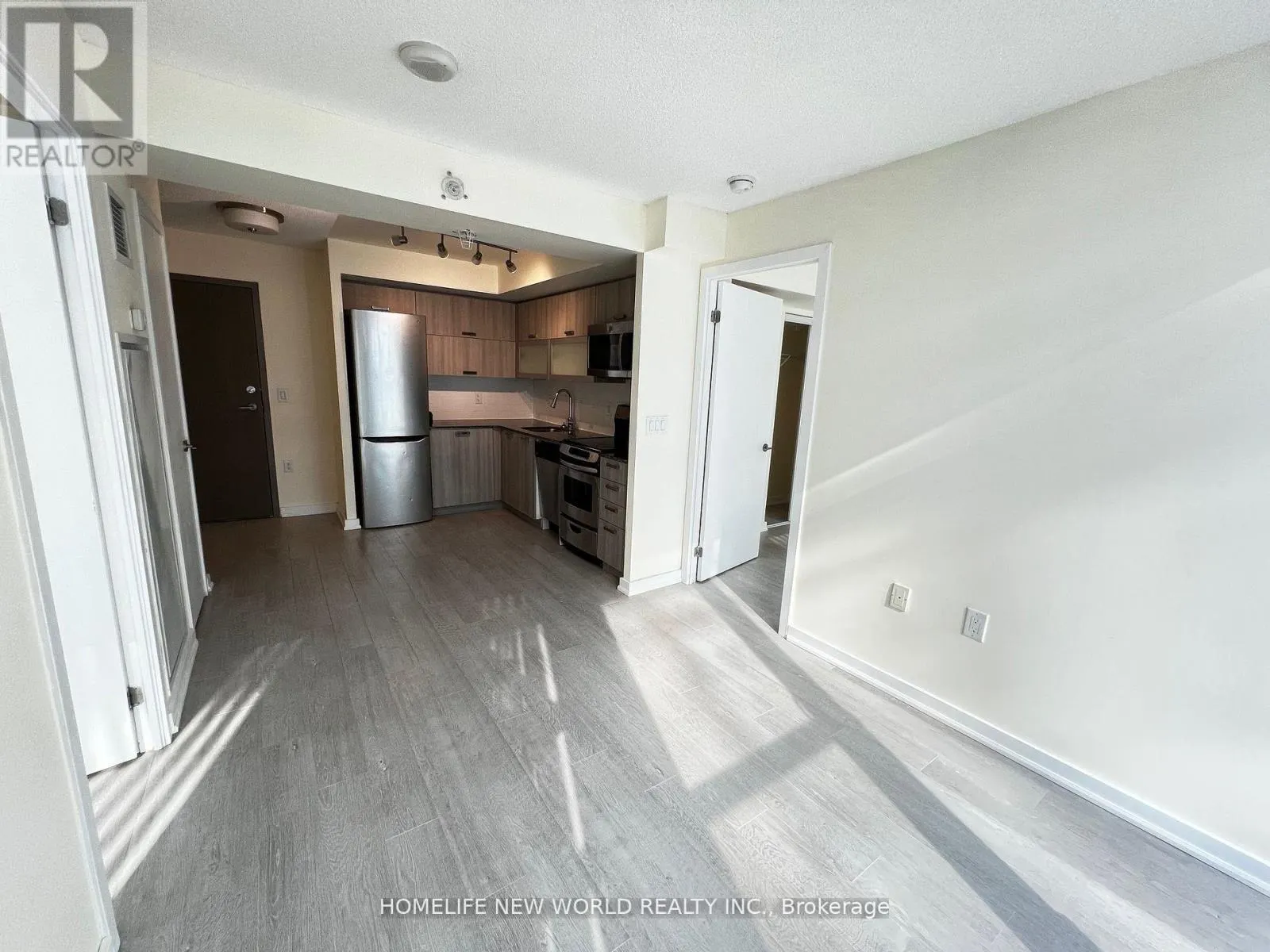 1807W - 36 LISGAR STREET