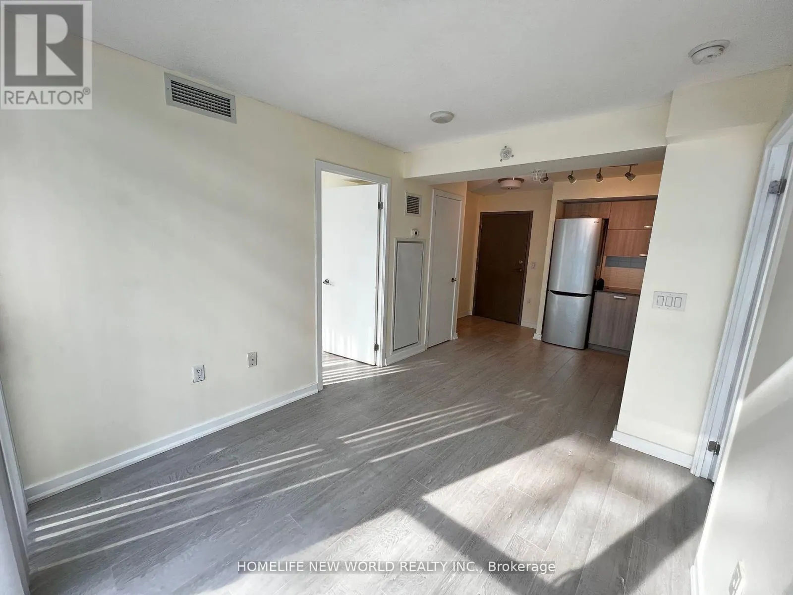 1807W - 36 LISGAR STREET