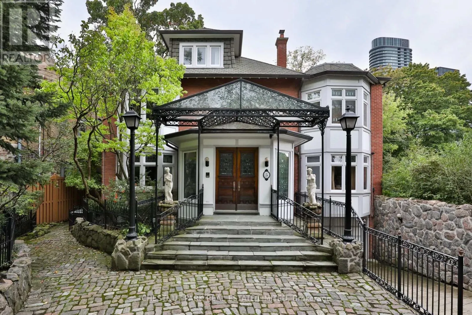 5 CASTLE FRANK CRESCENT