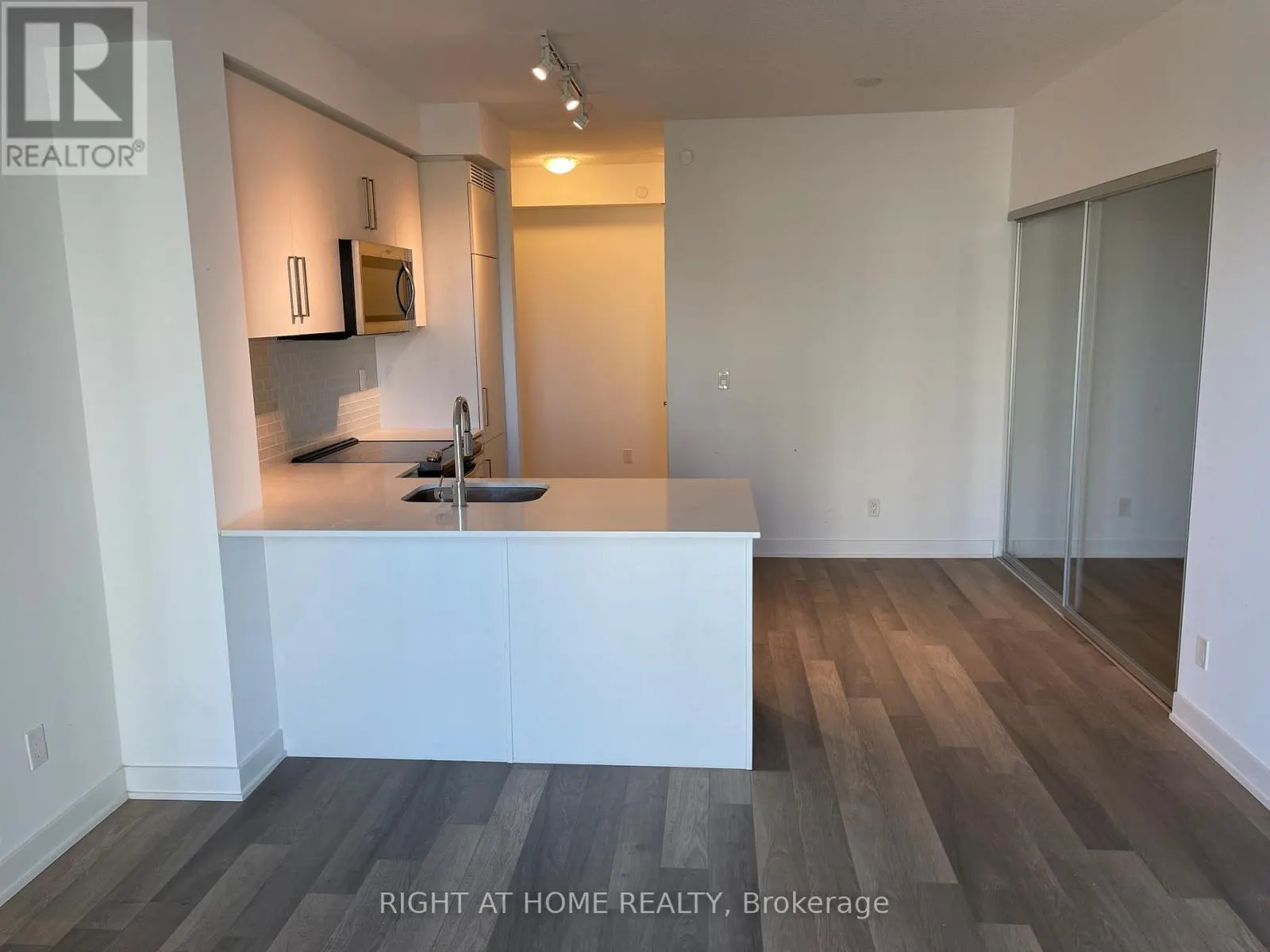 606 - 5180 YONGE STREET