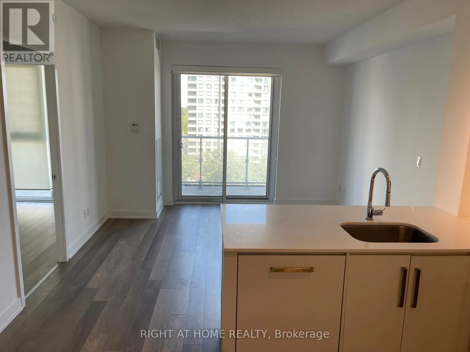 606 - 5180 YONGE STREET