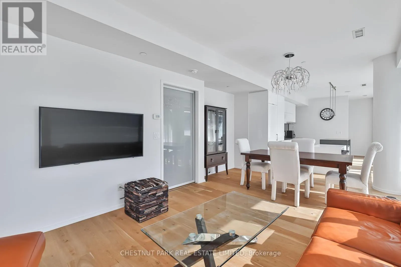 511 - 1 BLOOR STREET E