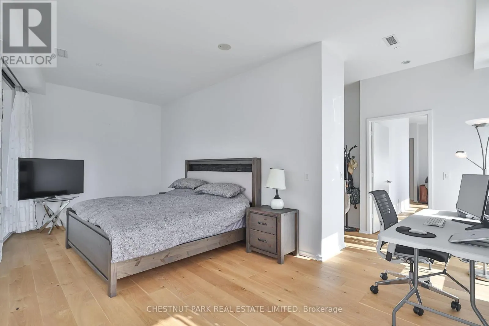 511 - 1 BLOOR STREET E