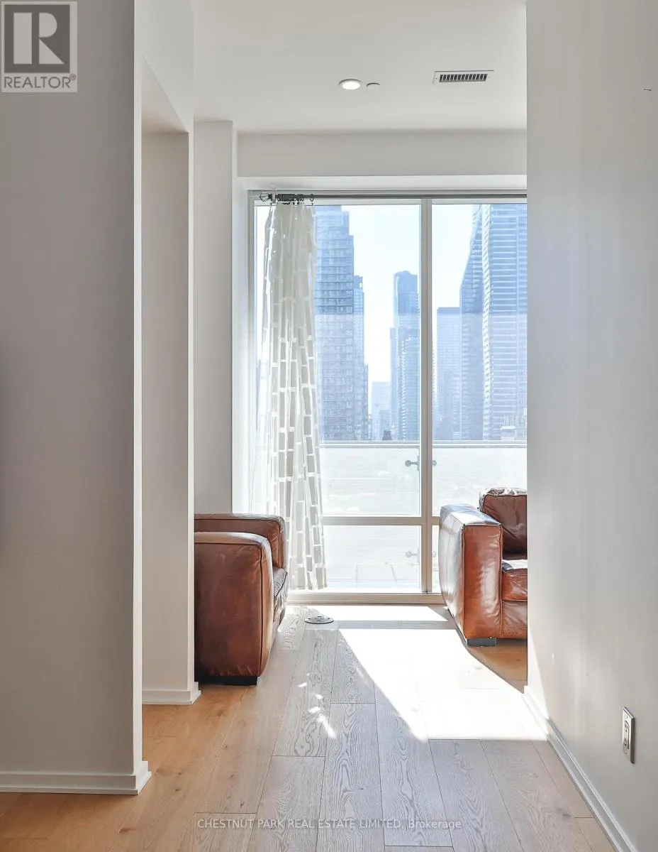 511 - 1 BLOOR STREET E