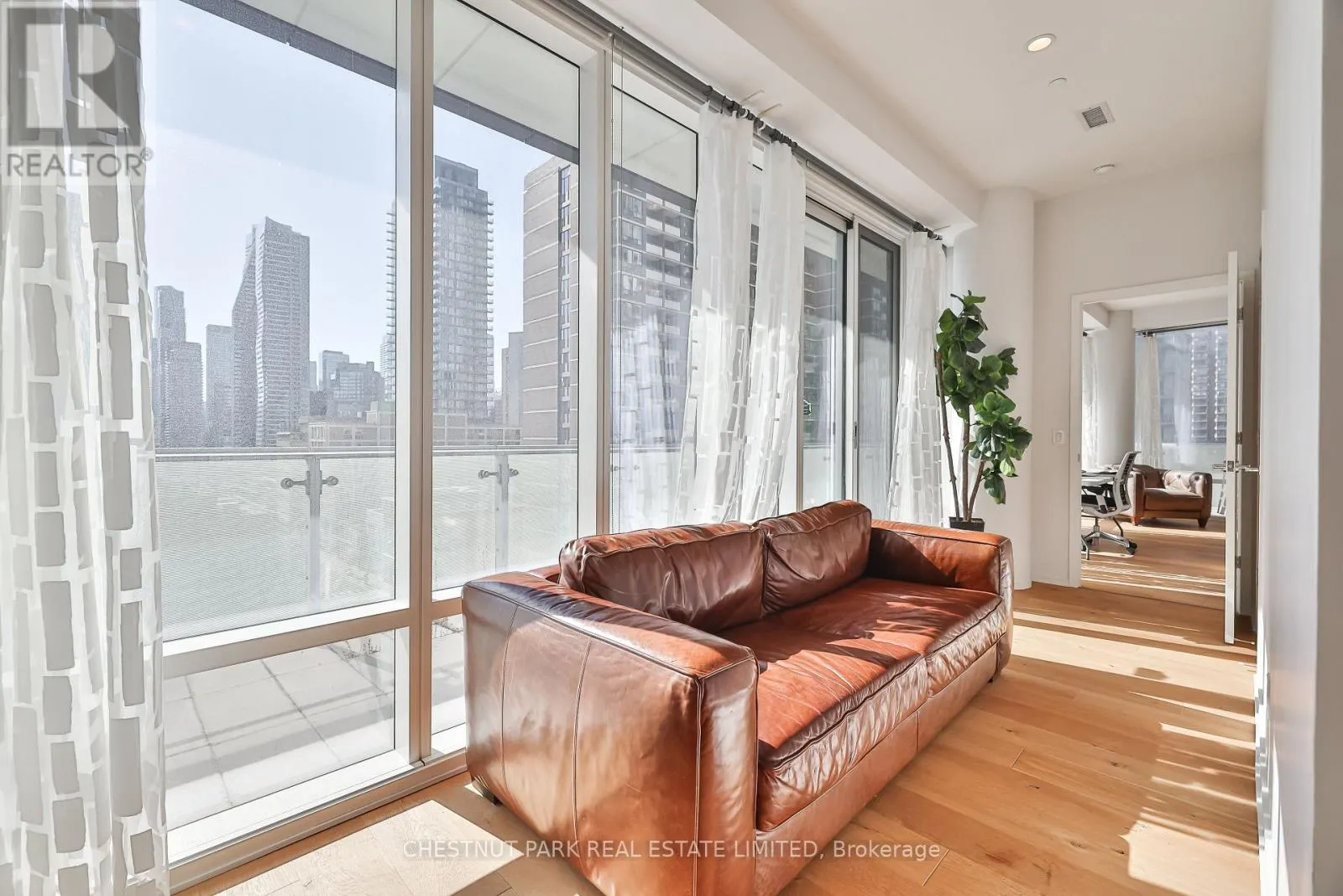 511 - 1 BLOOR STREET E