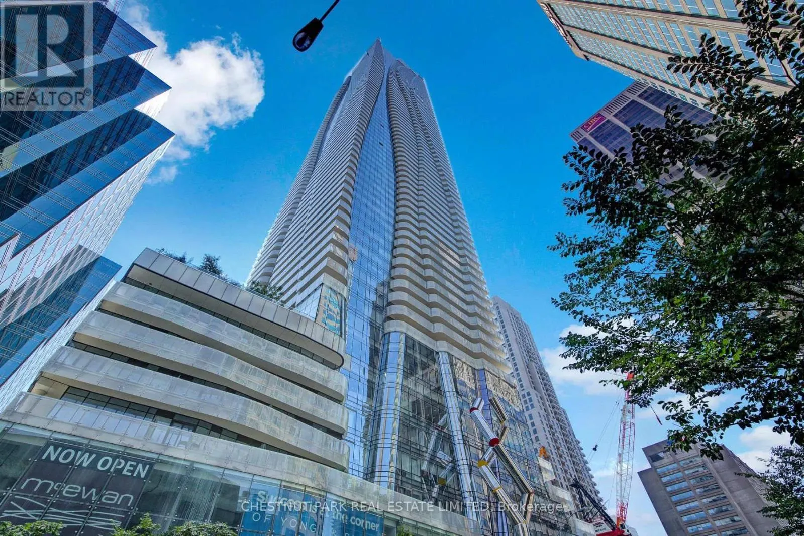 511 - 1 BLOOR STREET E