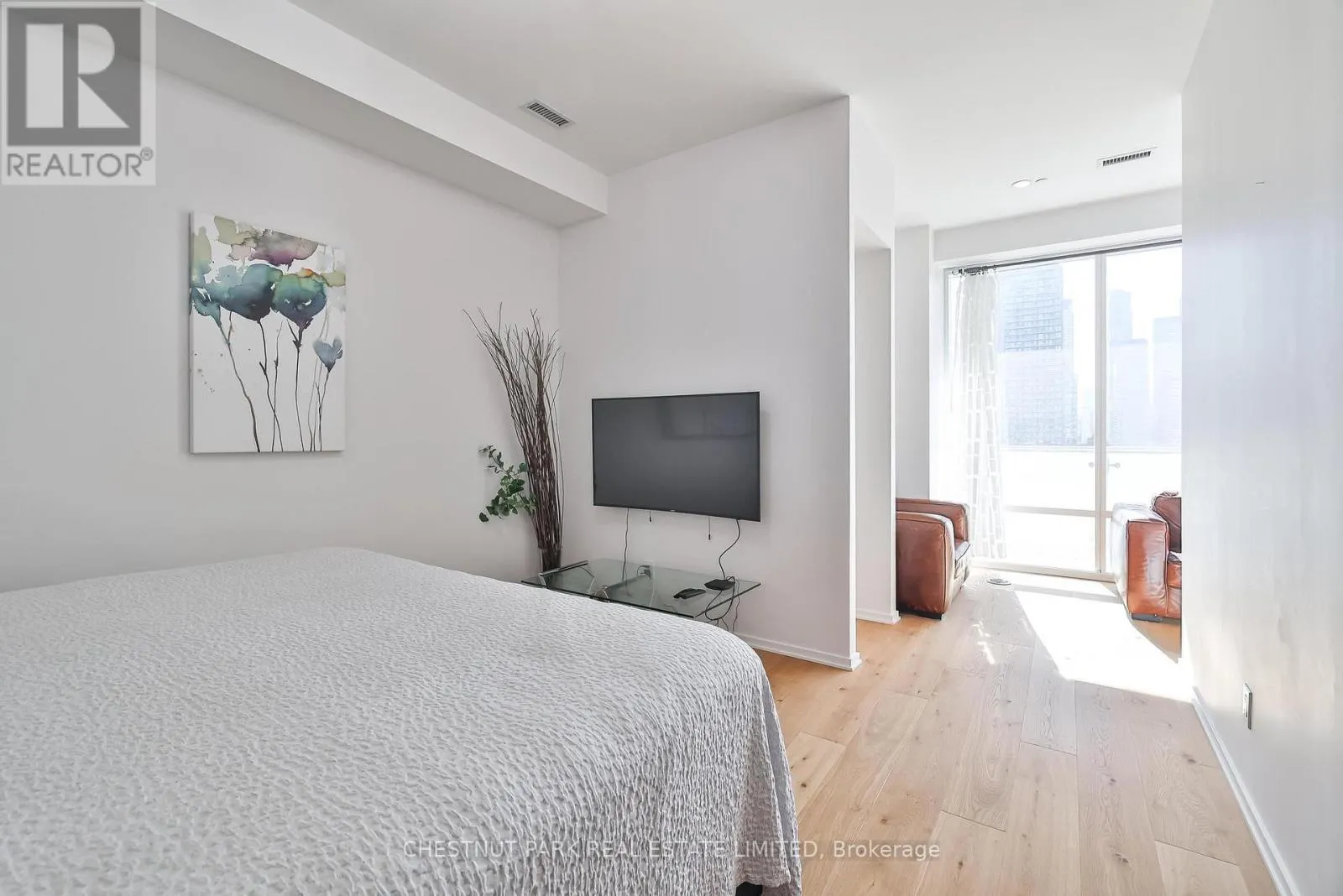 511 - 1 BLOOR STREET E