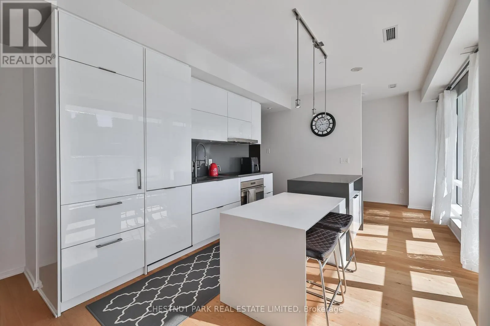 511 - 1 BLOOR STREET E