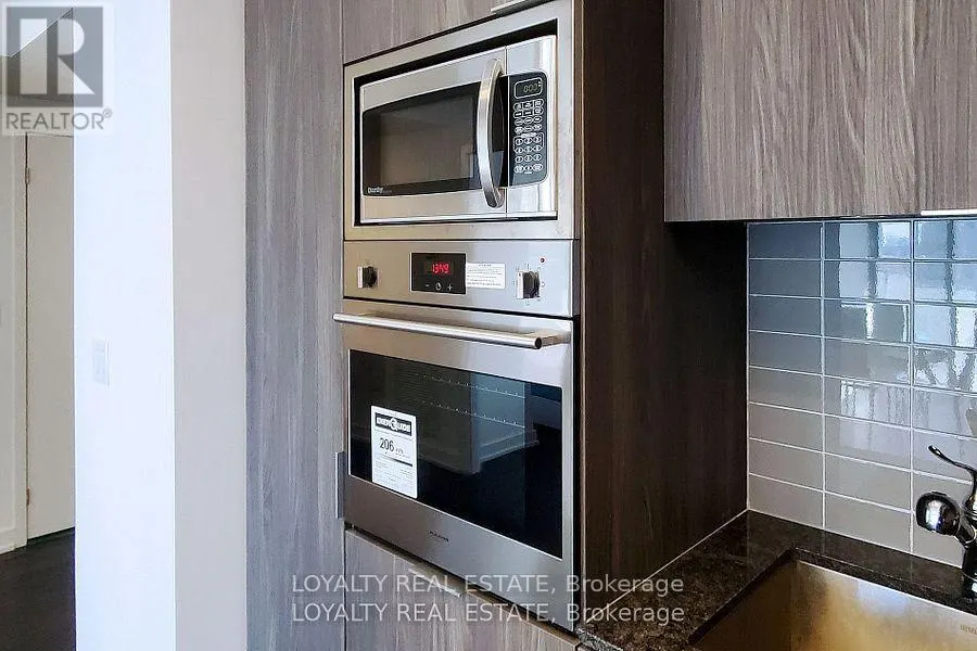 1107 - 11 WELLESLEY STREET W