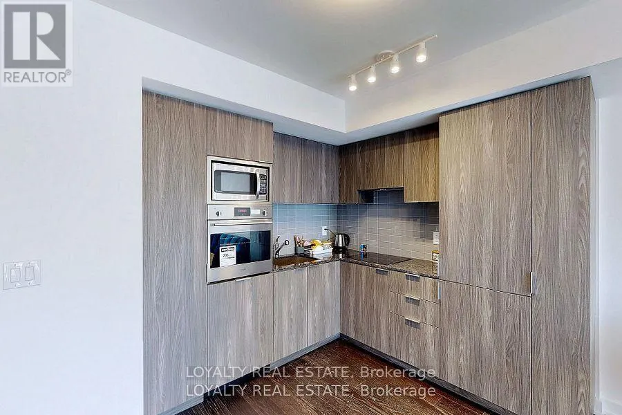 1107 - 11 WELLESLEY STREET W