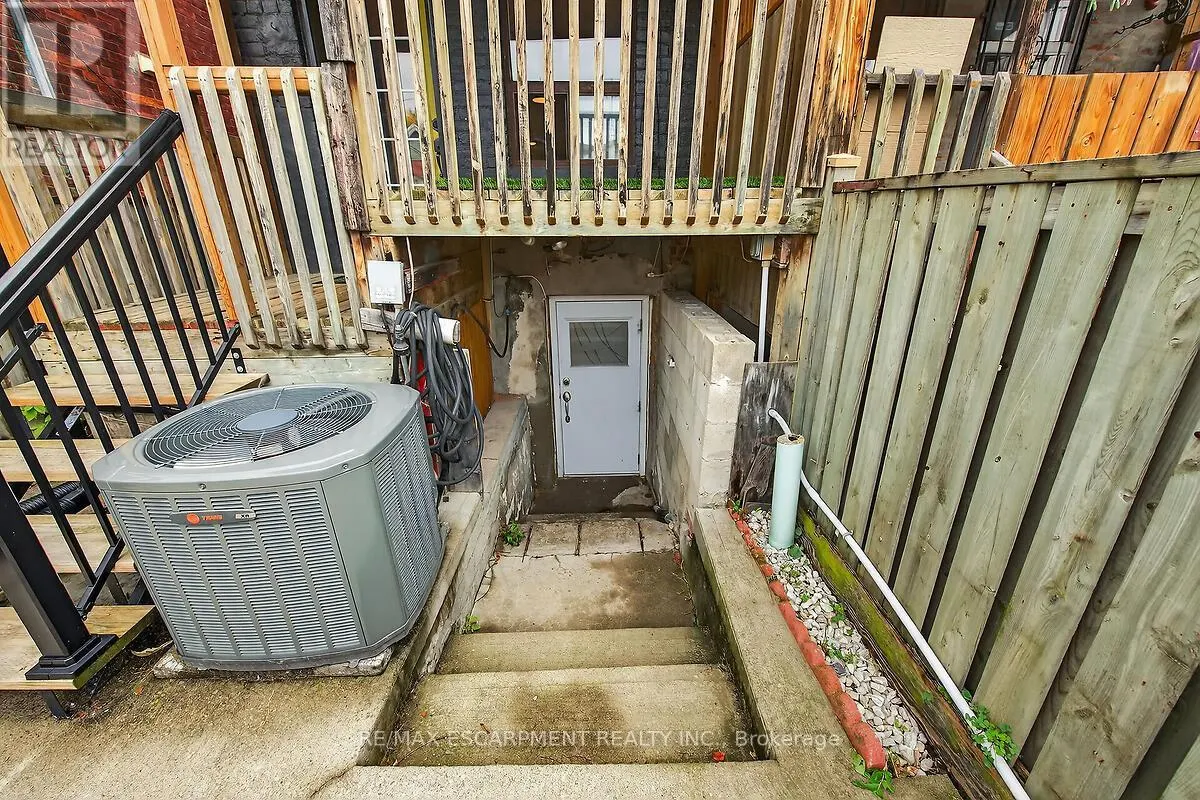 690 DUFFERIN STREET