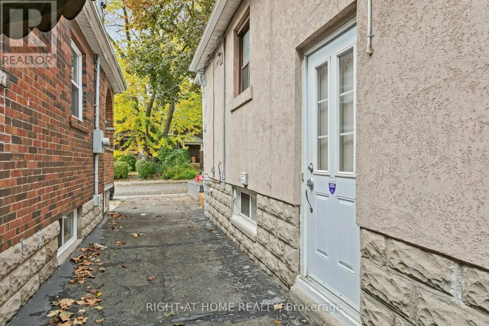 3 ROSENEATH GARDENS