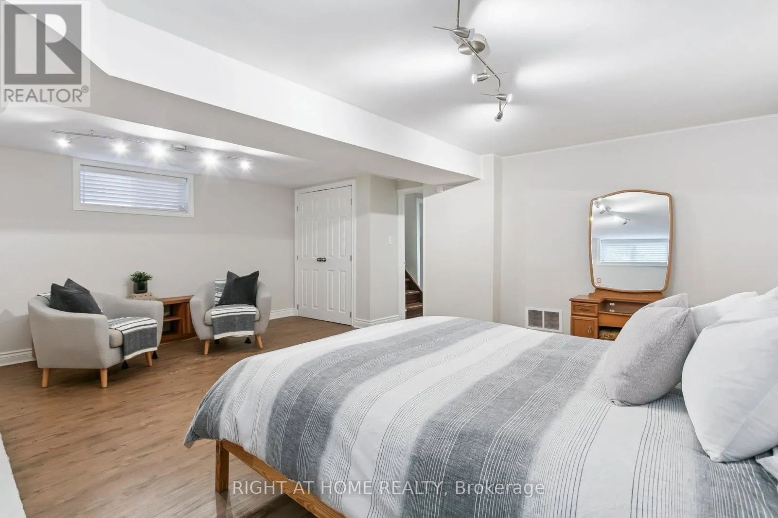 3 ROSENEATH GARDENS