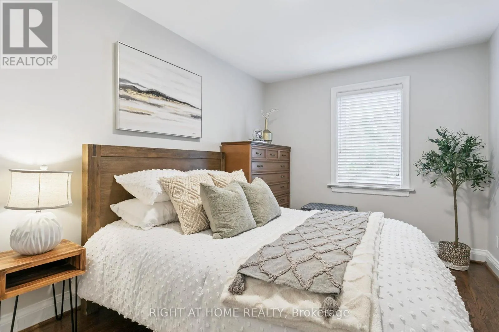 3 ROSENEATH GARDENS