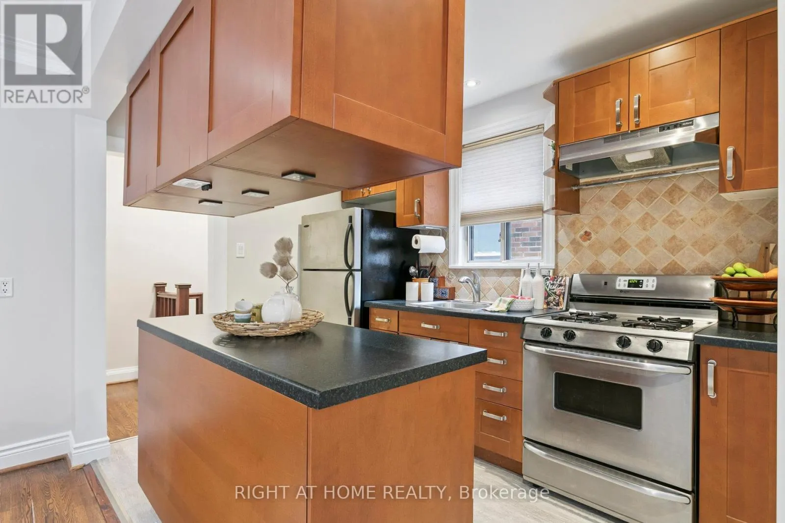 3 ROSENEATH GARDENS