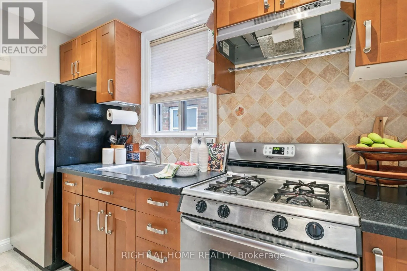 3 ROSENEATH GARDENS