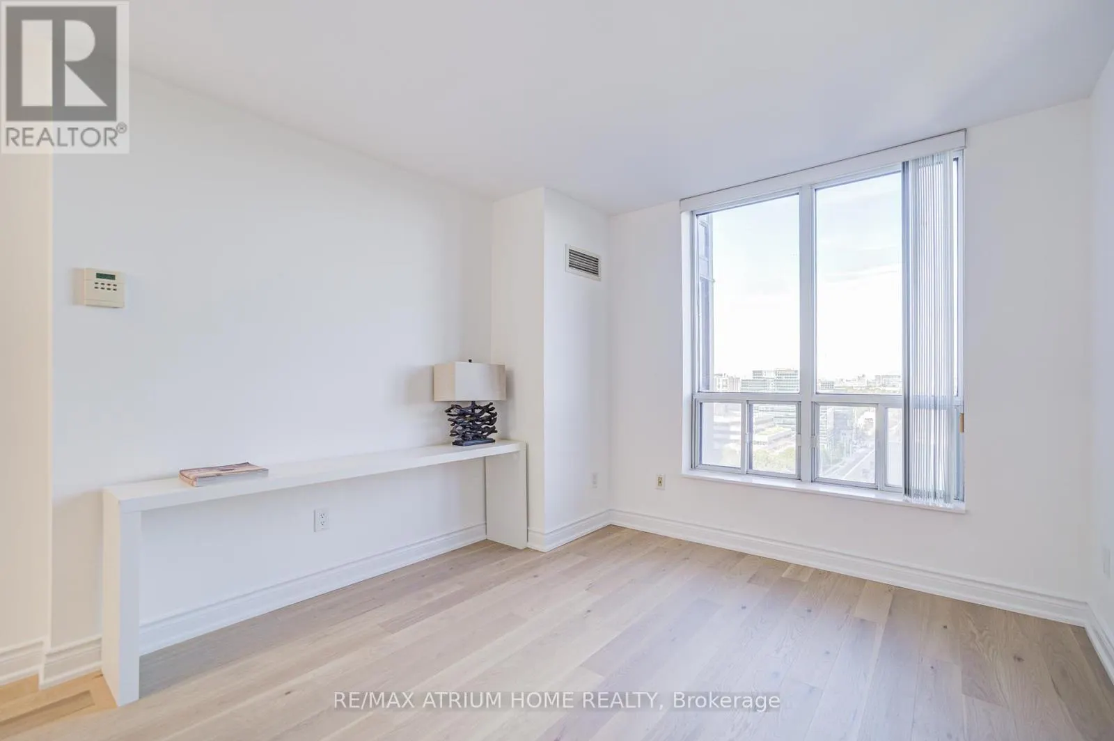 1810 - 33 SHEPPARD AVENUE E