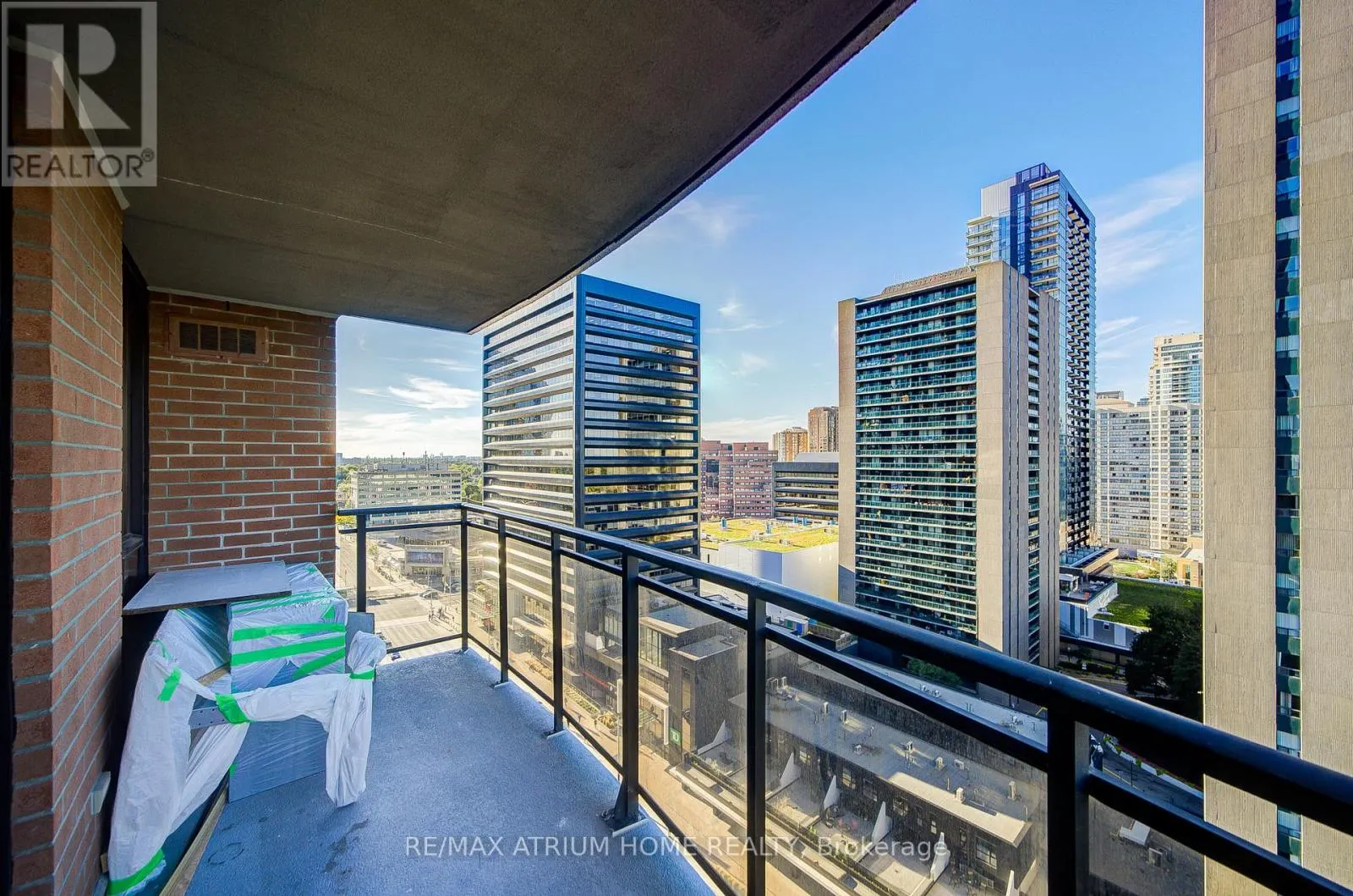 1810 - 33 SHEPPARD AVENUE E