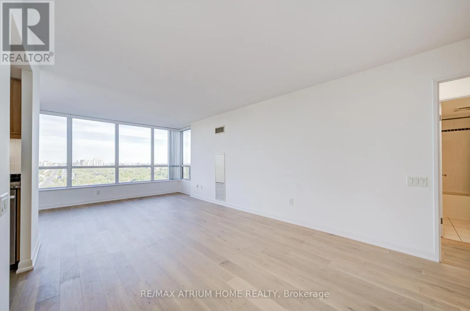 1810 - 33 SHEPPARD AVENUE E