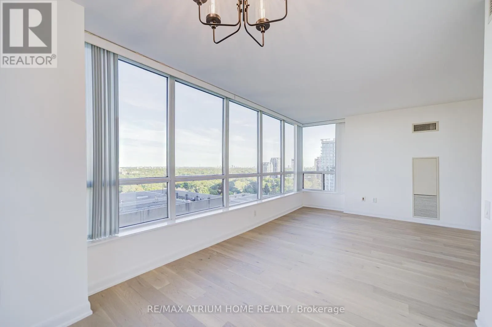 1810 - 33 SHEPPARD AVENUE E