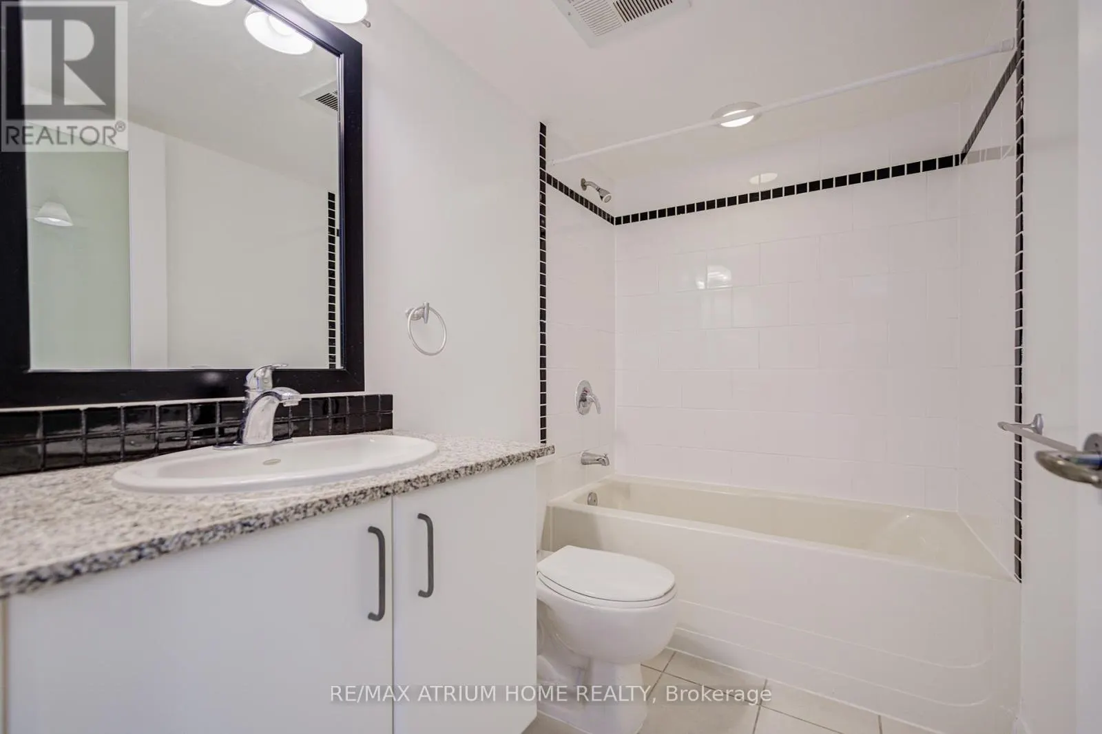 1810 - 33 SHEPPARD AVENUE E