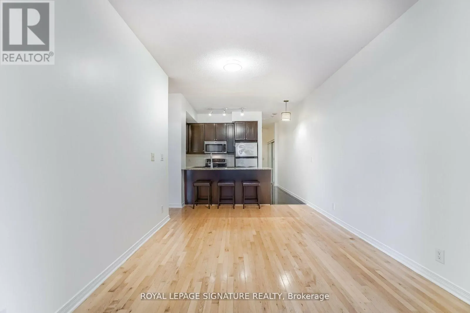403 - 736 SPADINA AVENUE