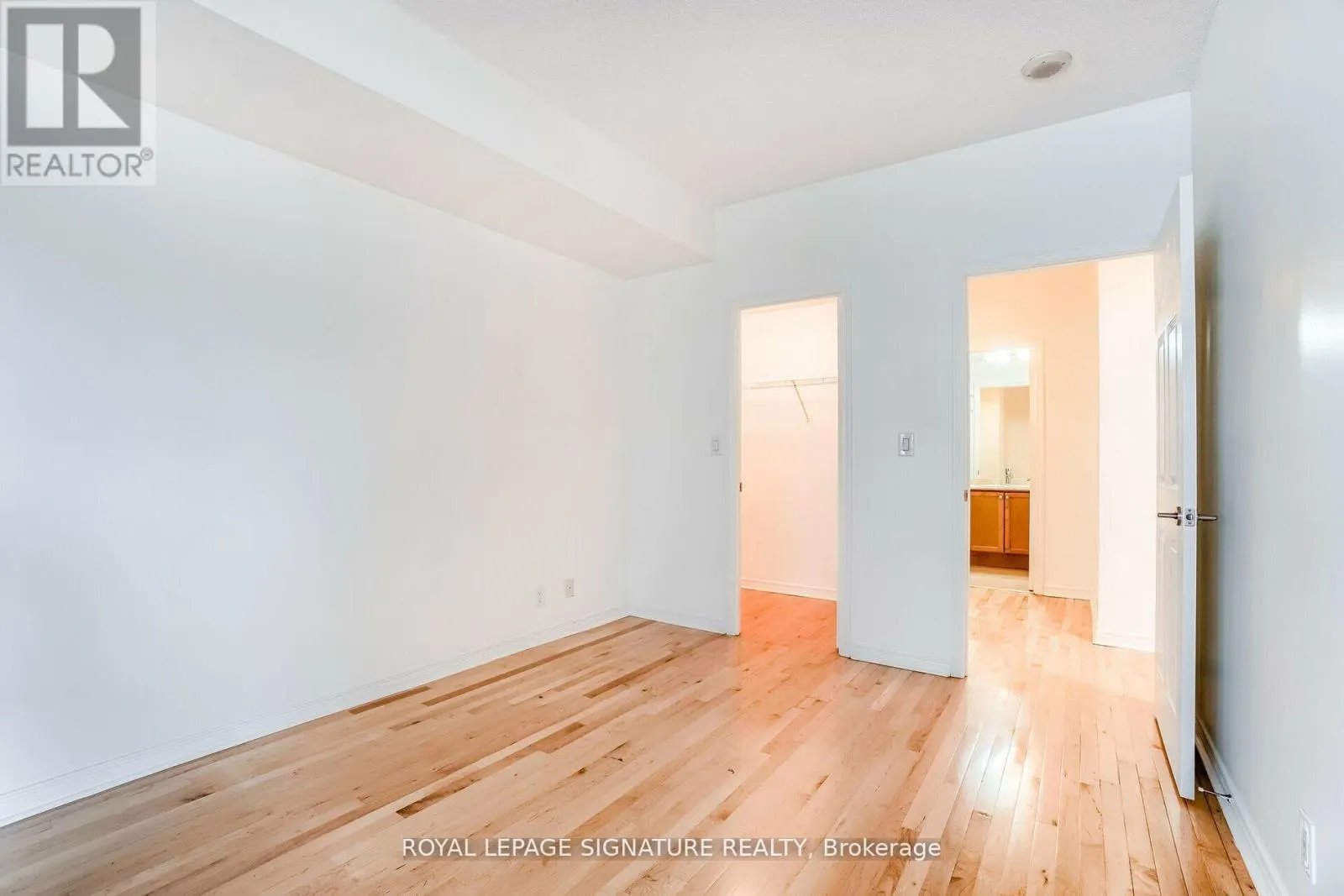 403 - 736 SPADINA AVENUE