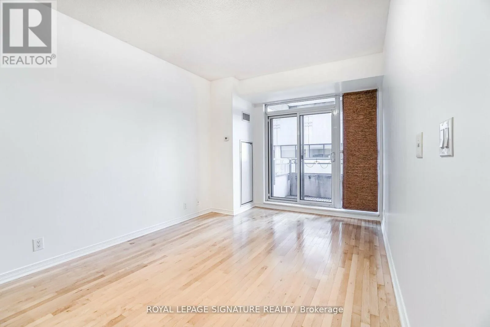 403 - 736 SPADINA AVENUE
