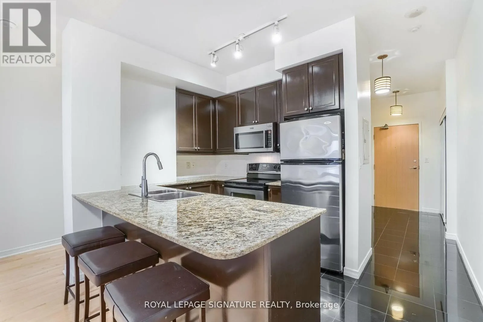403 - 736 SPADINA AVENUE