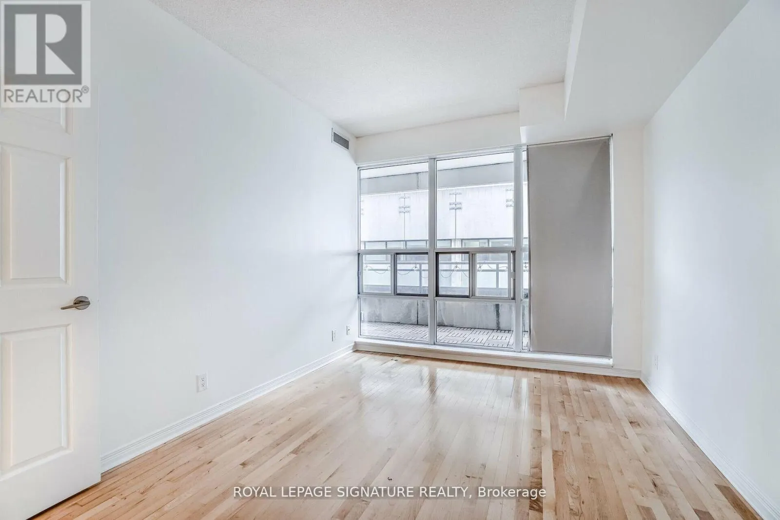 403 - 736 SPADINA AVENUE