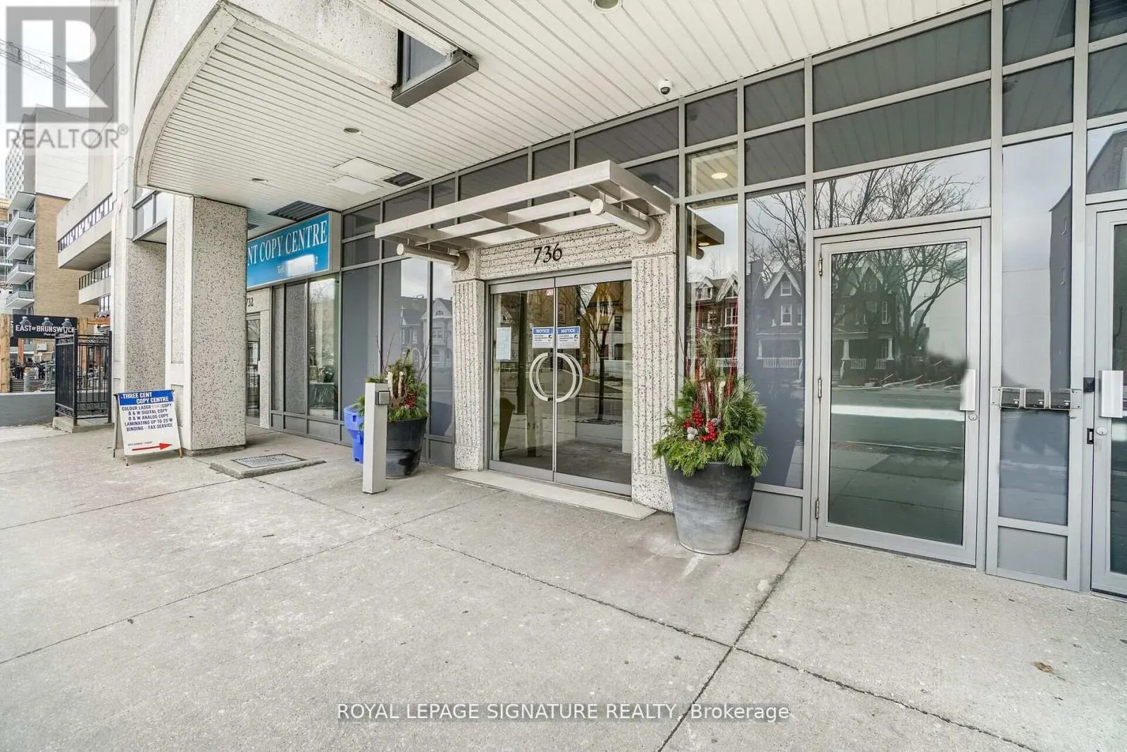 403 - 736 SPADINA AVENUE