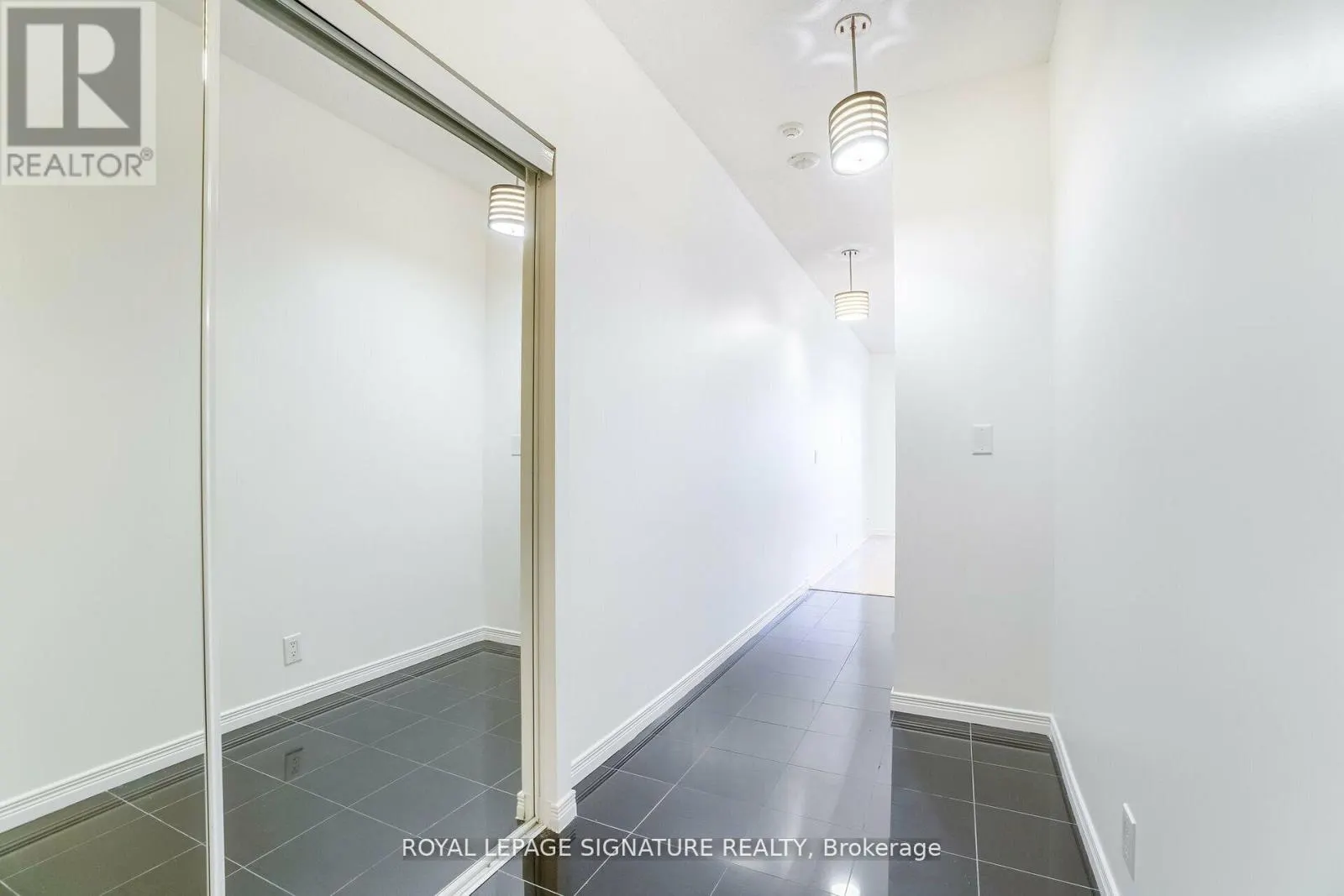 403 - 736 SPADINA AVENUE