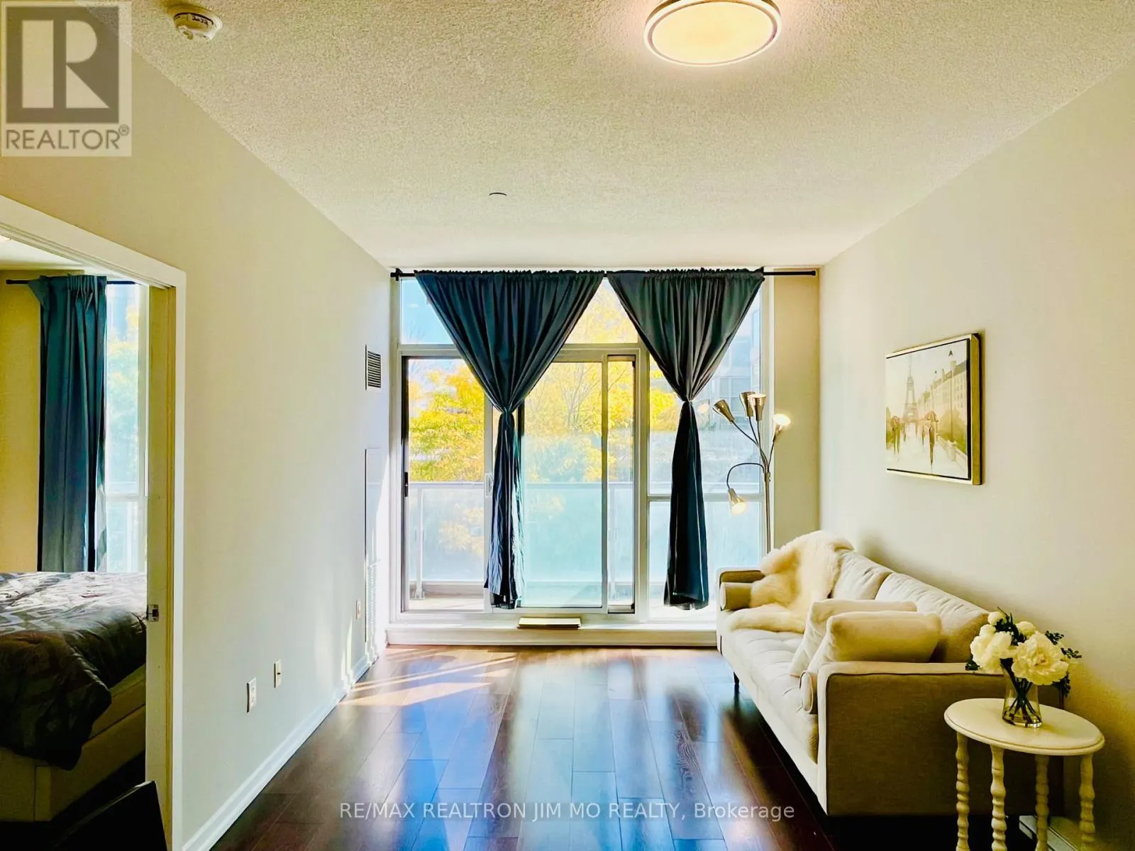 216 - 66 FOREST MANOR ROAD