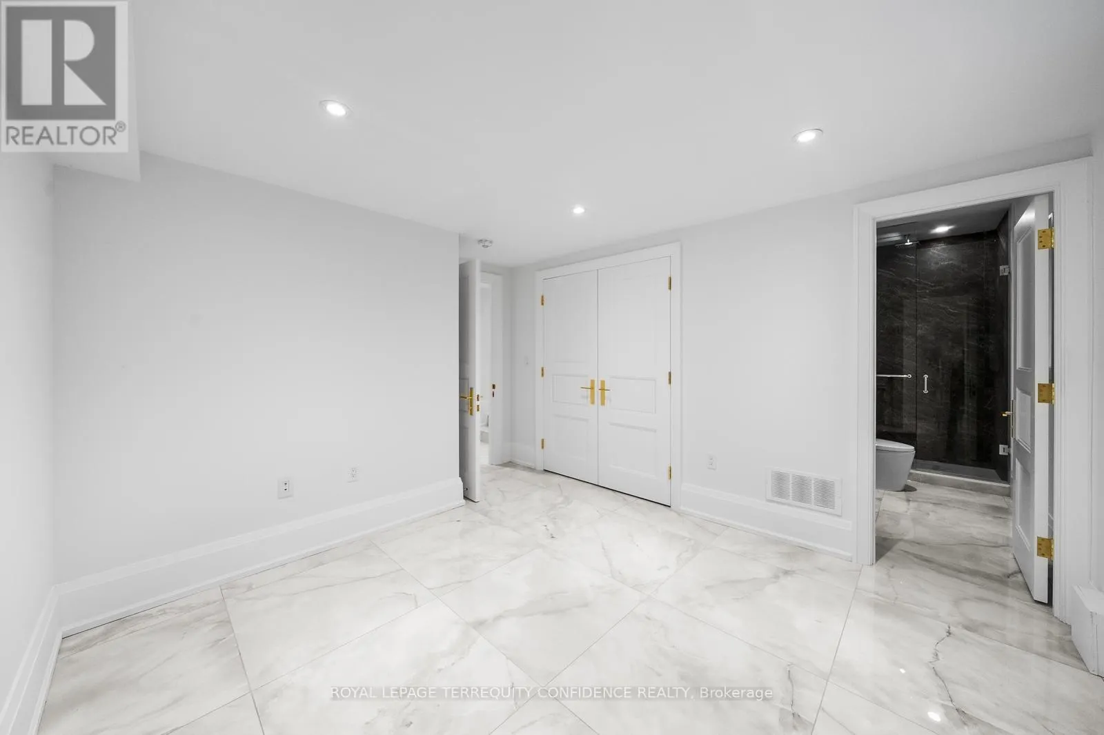 190 HOUNSLOW AVENUE