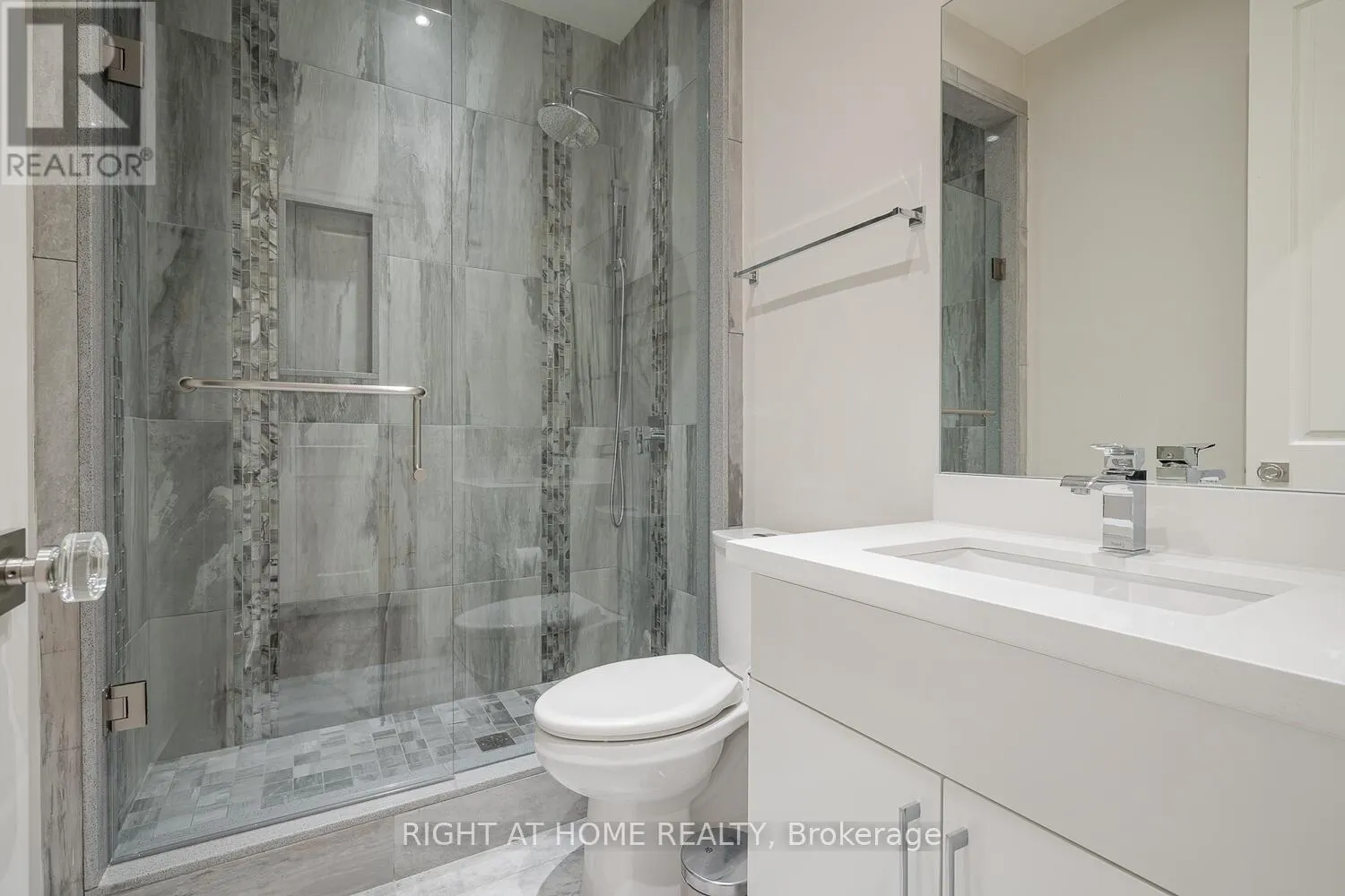 85 KINGSDALE AVENUE