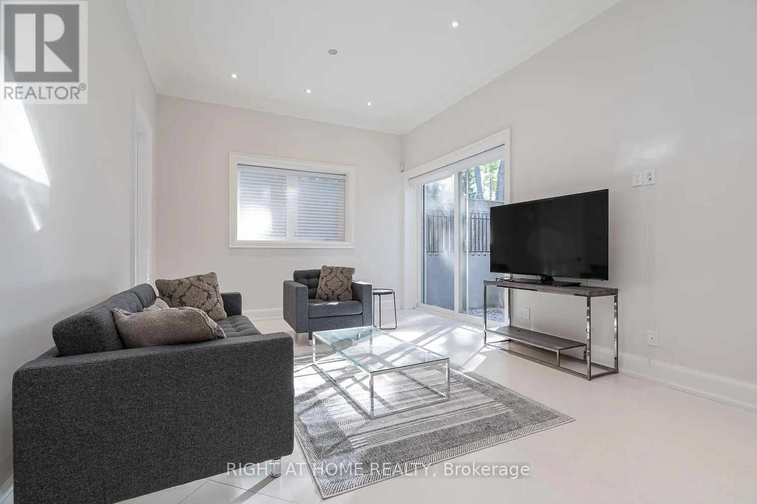 85 KINGSDALE AVENUE