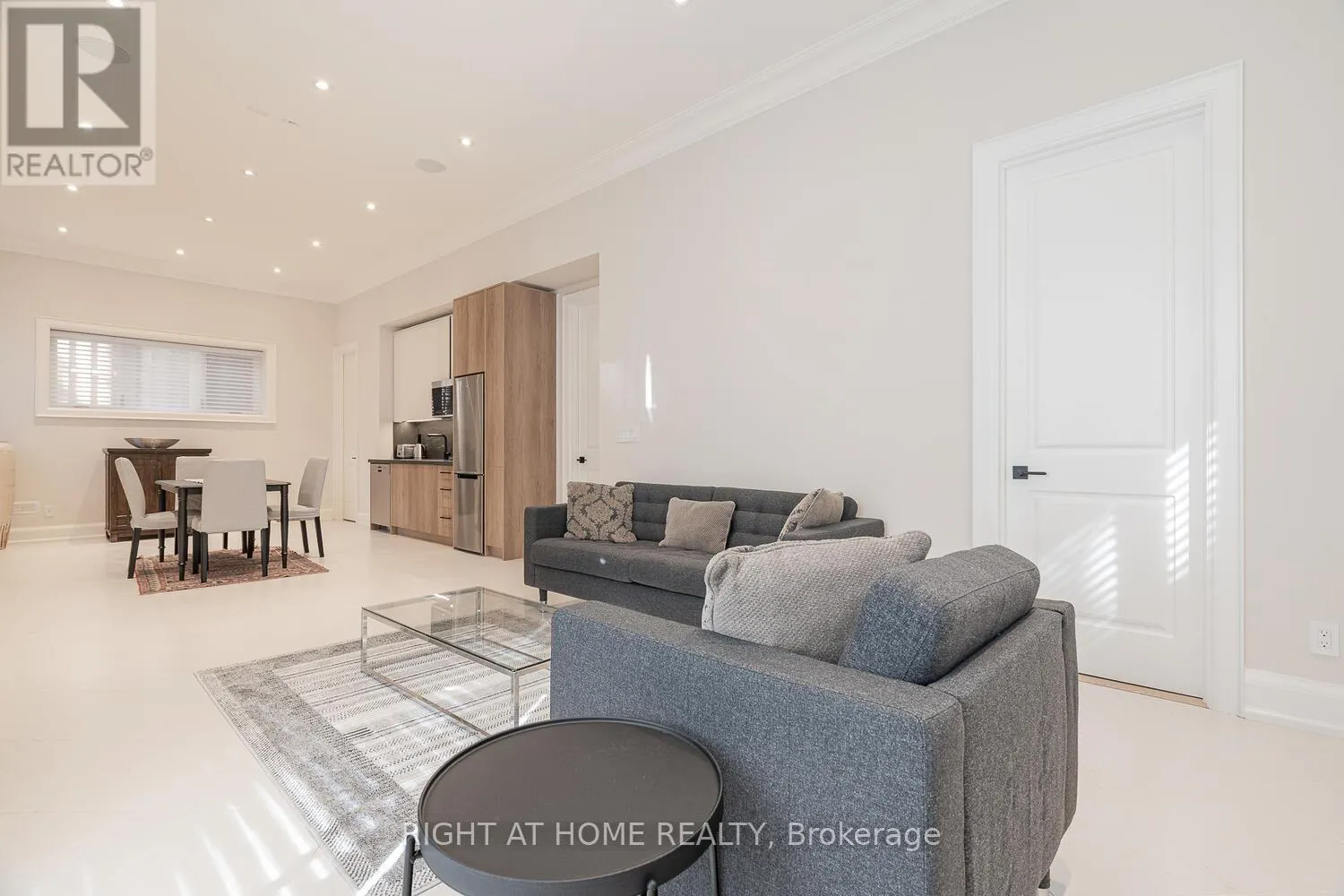 85 KINGSDALE AVENUE