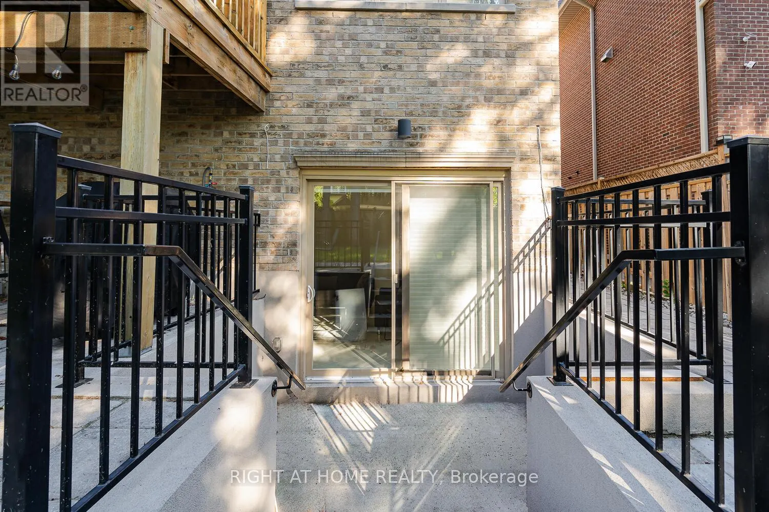 85 KINGSDALE AVENUE