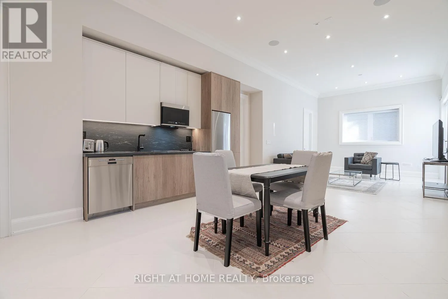 85 KINGSDALE AVENUE