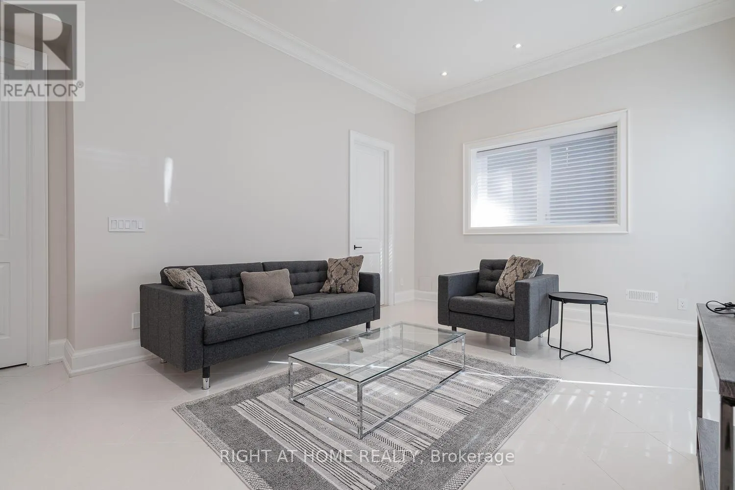 85 KINGSDALE AVENUE