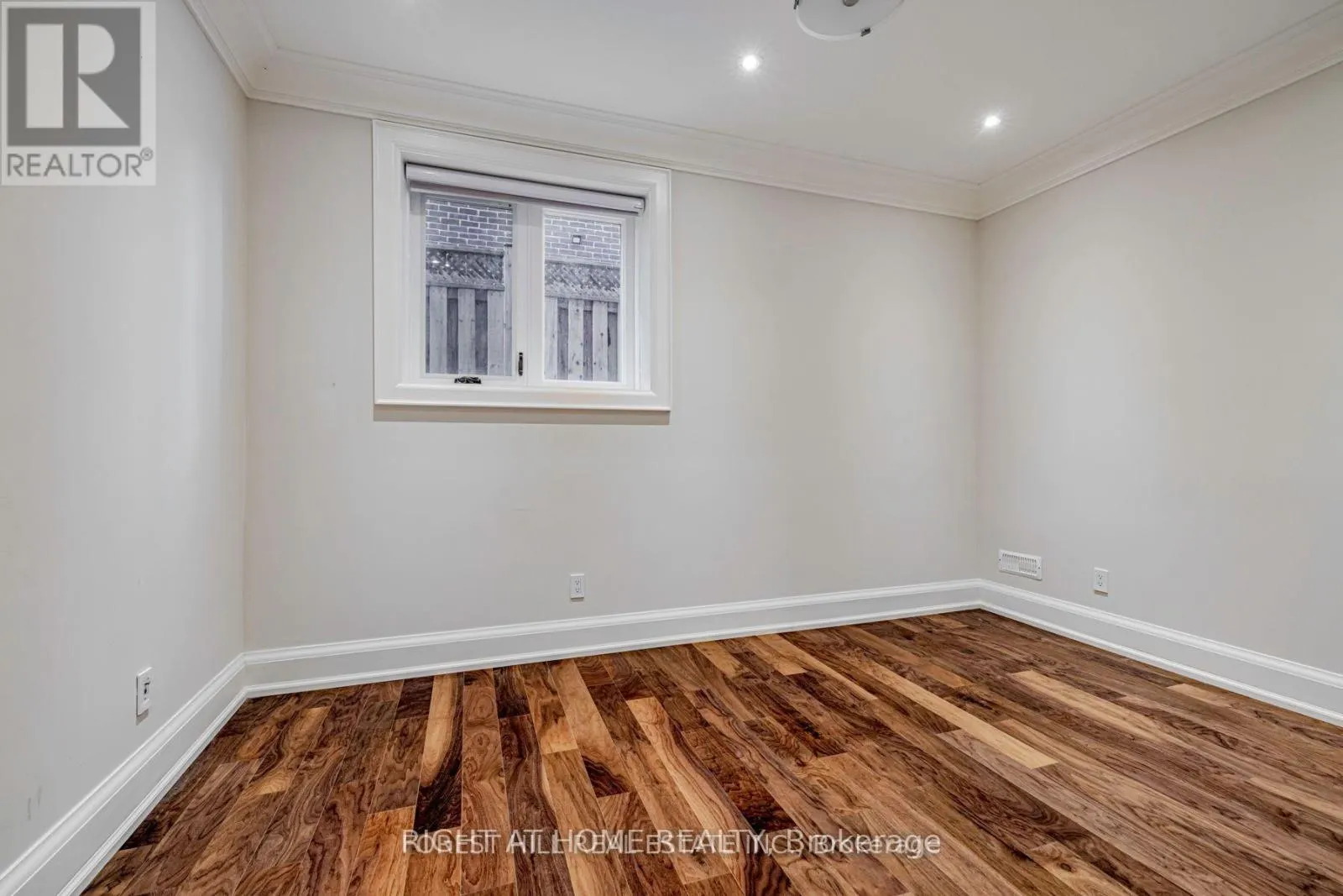 85 KINGSDALE AVENUE