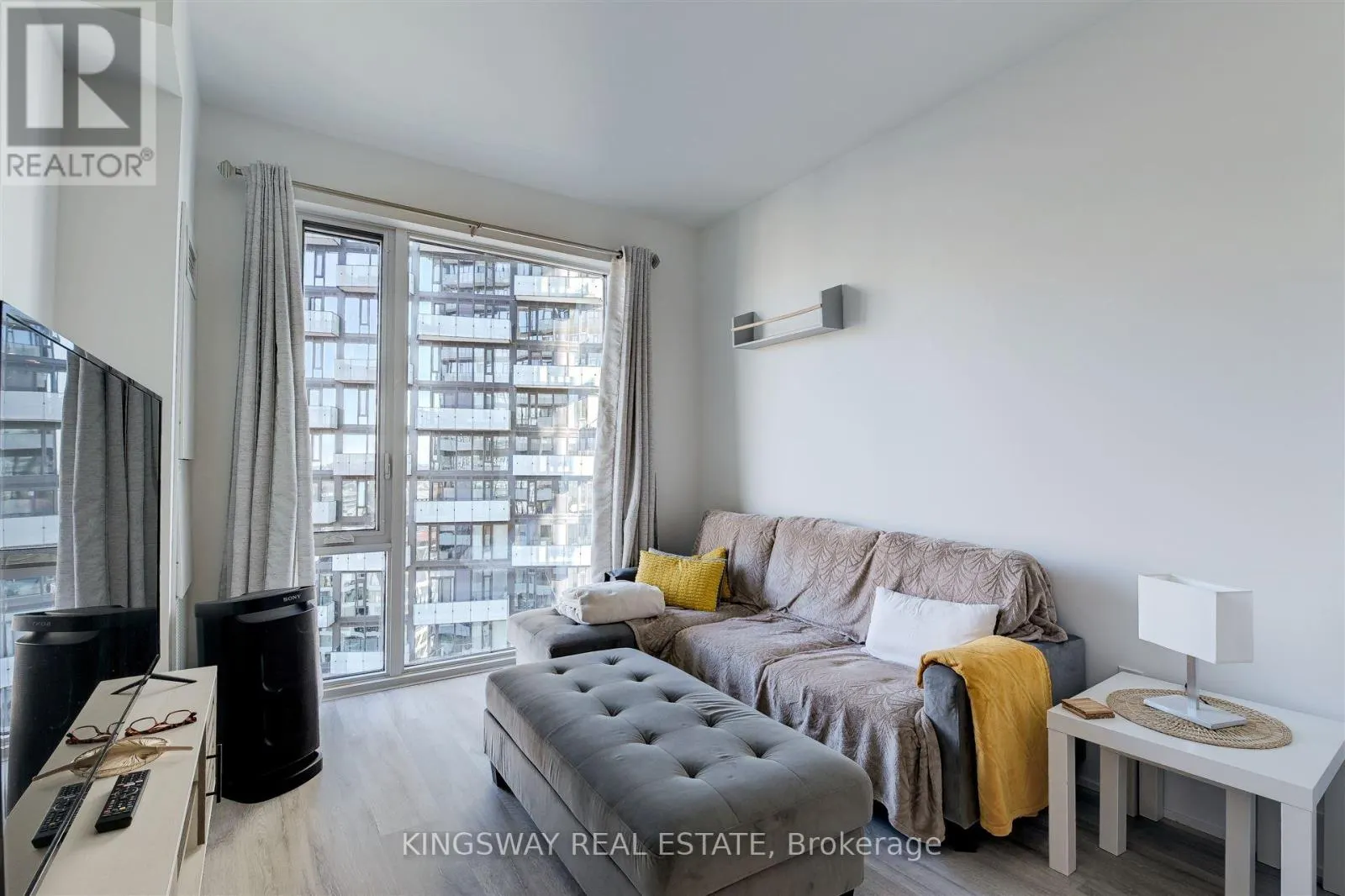 470 FRONT STREET W