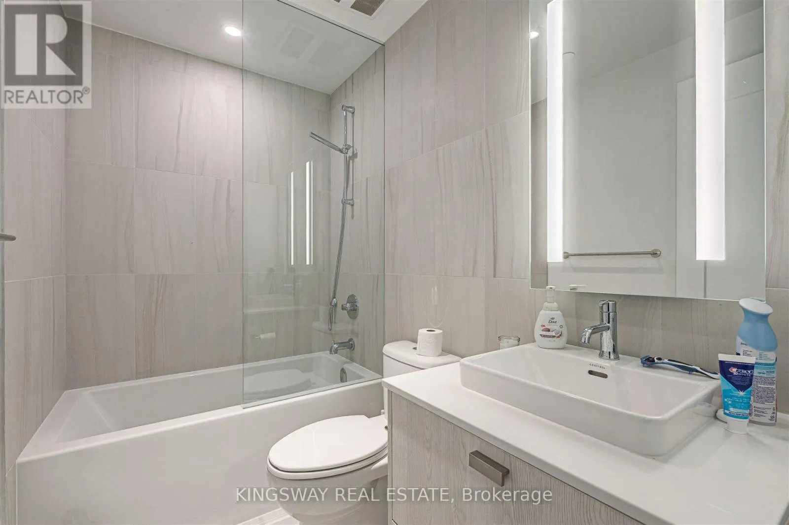 470 FRONT STREET W