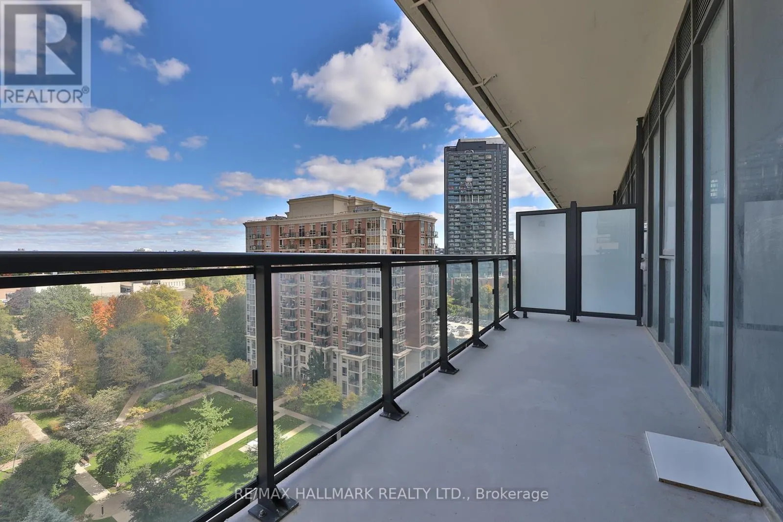 1037 - 20 INN ON THE PARK DRIVE