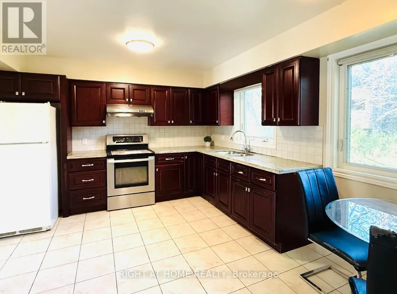 44 PRESTWICK CRESCENT